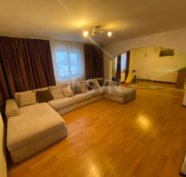 Casa, 8 rooms, 240 mp Bucuresti/Giulesti