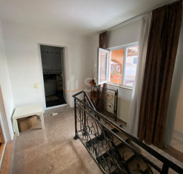 Casa, 8 rooms, 240 mp Bucuresti/Giulesti