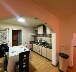 Casa, 8 rooms, 240 mp Bucuresti/Giulesti