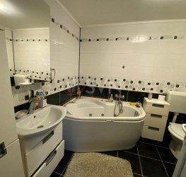 Casa, 8 rooms, 240 mp Bucuresti/Giulesti