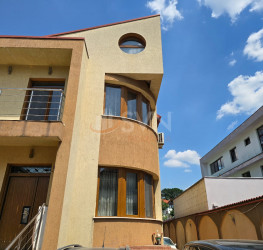 Casa, 8 rooms, 394 mp Bucuresti/Piata Alba Iulia