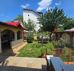Casa, 8 rooms, 394 mp Bucuresti/Piata Alba Iulia