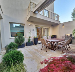 Casa, 8 rooms, 446 mp Constanta/Faleza Nord