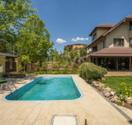 Casa, 8 rooms, 525 mp Bucuresti/Pipera