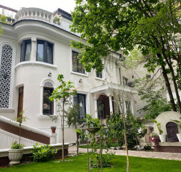 Casa, 9 camere, 350 mp Bucuresti/Arcul De Triumf
