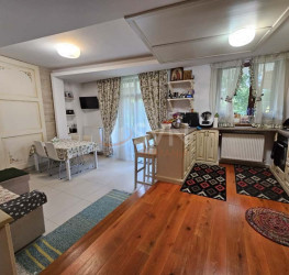 Casa, 9 camere, 360 mp Brasov/Centru