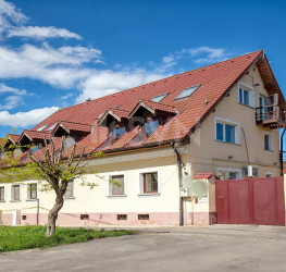 Casa, 9 camere, 467 mp Brasov/Centru