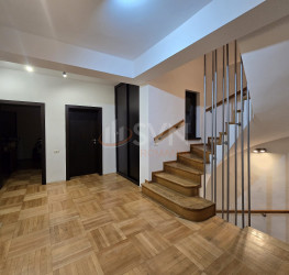 Casa, 9 camere, 485 mp Bucuresti/Domenii