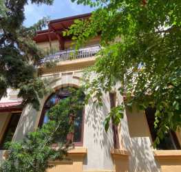Casa, 9 camere, 820 mp Bucuresti/Armeneasca