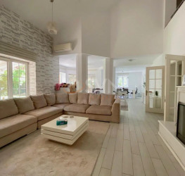 Casa, 9 rooms, 200 mp Bucuresti/Pipera