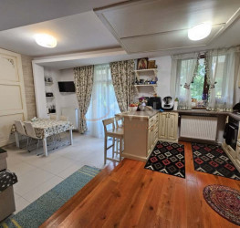 Casa, 9 rooms, 360 mp Brasov/Centru