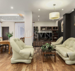 Casa, 9 rooms, 360 mp Bucuresti/Lacul Tei