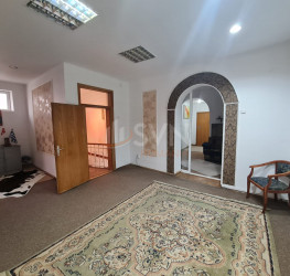 Casa, 9 rooms, 390 mp Bucuresti/Dacia