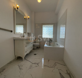 Casa, 9 rooms, 450 mp Bucuresti/Bucurestii Noi