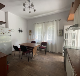 Casa, 9 rooms, 450 mp Bucuresti/Bucurestii Noi