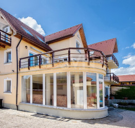 Casa, 9 rooms, 467 mp Brasov/Centru