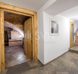 Casa, 9 rooms, 467 mp Brasov/Centru