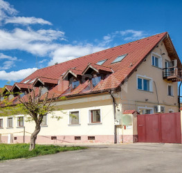 Casa, 9 rooms, 467 mp Brasov/Centru