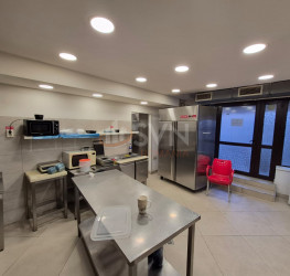 Spatiu comercial cu loc parcare exterior inclus Bucuresti/Uverturii