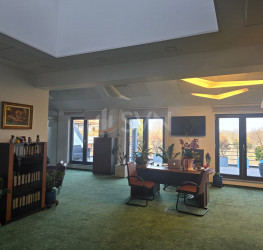 Spatiu comercial cu loc parcare exterior inclus Bucuresti/P-ta Presei Libere