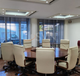 Spatiu comercial cu loc parcare exterior inclus Bucuresti/Jiului