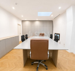 Spatiu comercial cu loc parcare exterior inclus Bucuresti/P-ta Victoriei