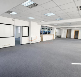Spatiu comercial cu loc parcare exterior inclus Bucuresti/P-ta Presei Libere