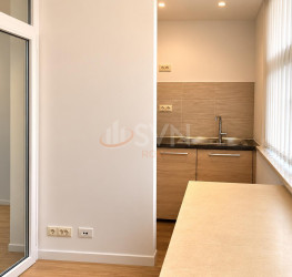 Spatiu comercial cu loc parcare exterior inclus Bucuresti/P-ta Presei Libere