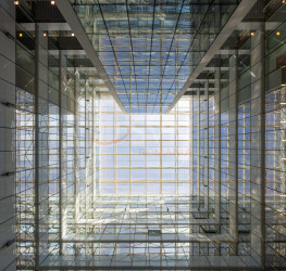 Spatiu comercial cu loc parcare subteran inclus Bucuresti/Pipera