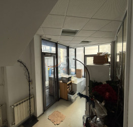 Spatiu comercial with outdoor parking included Bucuresti/Beller