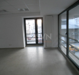 Spatiu comercial with outdoor parking included Bucuresti/Titulescu