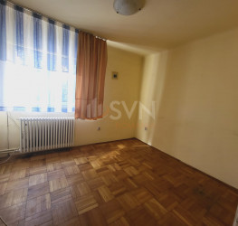 Spatiu comercial with outdoor parking included Bucuresti/Crangasi