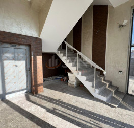 Spatiu comercial with outdoor parking included Ilfov/Tunari