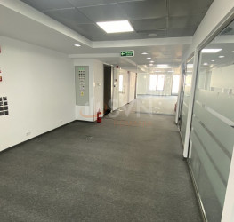 Spatiu comercial with outdoor parking included Bucuresti/Piata Victoriei