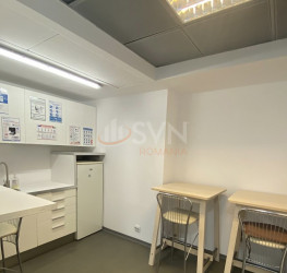 Spatiu comercial with outdoor parking included Bucuresti/Piata Victoriei