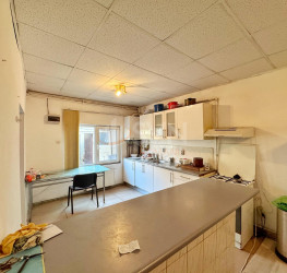 Spatiu comercial with outdoor parking included Bucuresti/Colentina