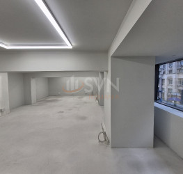 Spatiu comercial with outdoor parking included Bucuresti/Calea Victoriei
