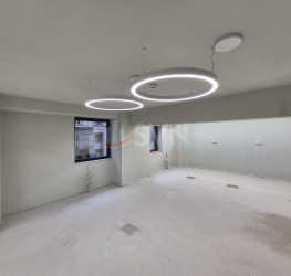 Spatiu comercial with outdoor parking included Bucuresti/Calea Victoriei