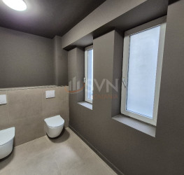 Spatiu comercial with outdoor parking included Bucuresti/Calea Victoriei