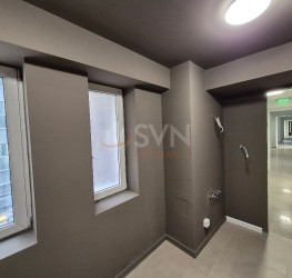 Spatiu comercial with outdoor parking included Bucuresti/Calea Victoriei