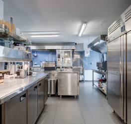 Spatiu comercial with outdoor parking included Ilfov/Voluntari