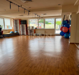 Spatiu comercial with outdoor parking included Bucuresti/Iancului