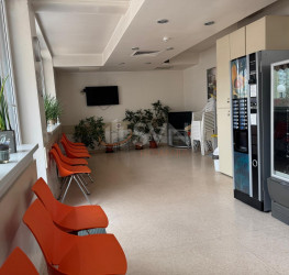 Spatiu comercial with outdoor parking included Bucuresti/Iancului