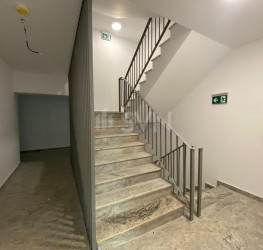 Spatiu comercial with outdoor parking included Bucuresti/13 Septembrie