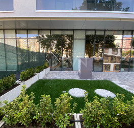 Spatiu comercial with outdoor parking included Bucuresti/13 Septembrie