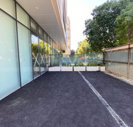 Spatiu comercial with outdoor parking included Bucuresti/13 Septembrie