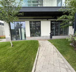 Spatiu comercial with outdoor parking included Bucuresti/13 Septembrie