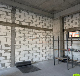 Spatiu comercial with outdoor parking included Bucuresti/13 Septembrie