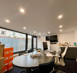 Spatiu comercial with outdoor parking included Bucuresti/Tineretului