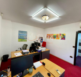 Spatiu comercial with outdoor parking included Bucuresti/Tineretului